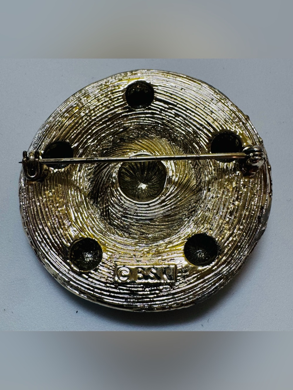 BSK silver tone circle brooch - Picture 2 of 4